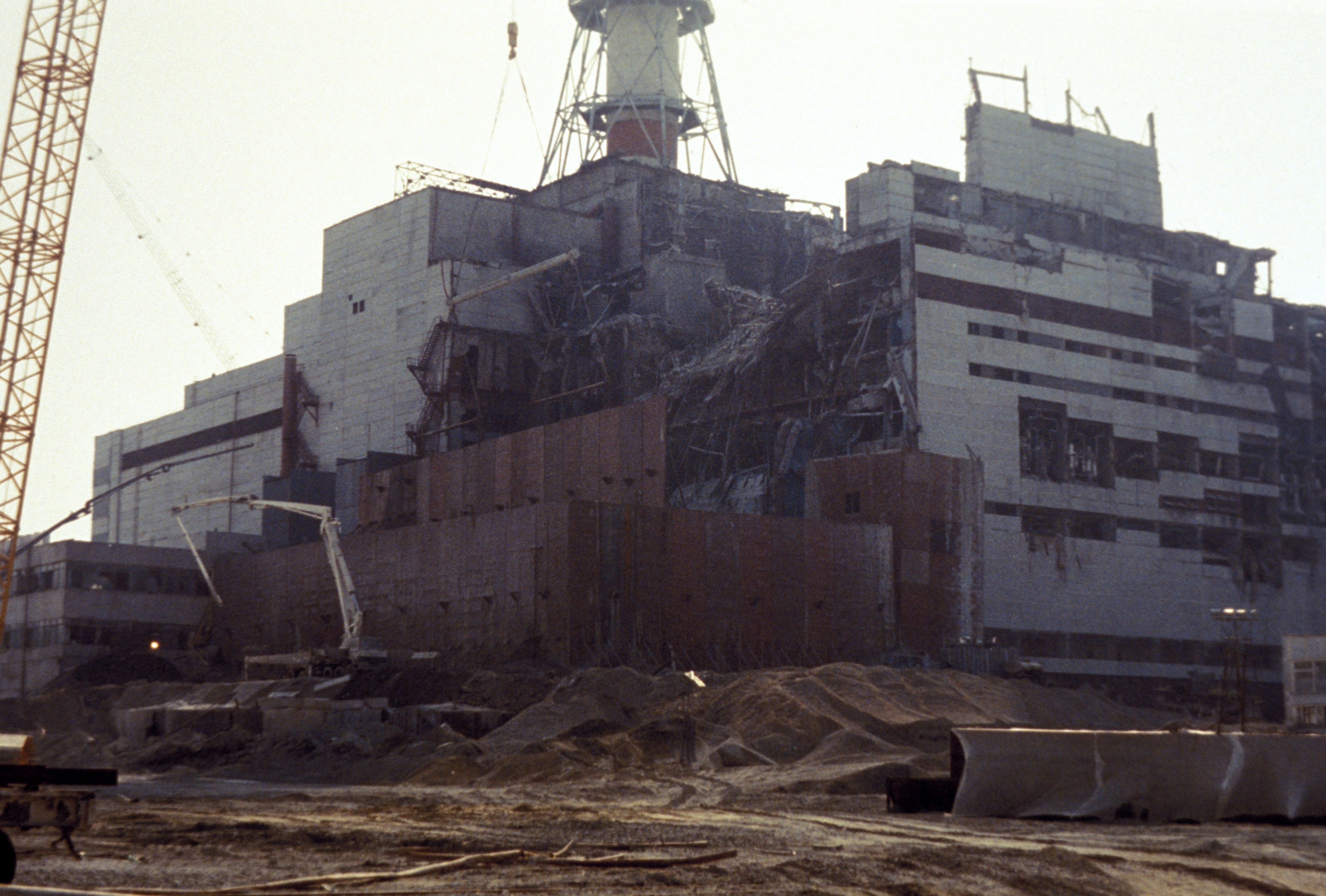 Почему взорвалась станция. Чернобыльская АЭС 1986. Чернобыль ЧАЭС 4 энергоблок взрыв. Реактор 4 ЧАЭС 1986. ЧАЭС 26.04.1986.