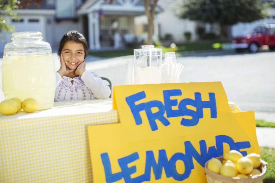 Fetița vânzând limonadă