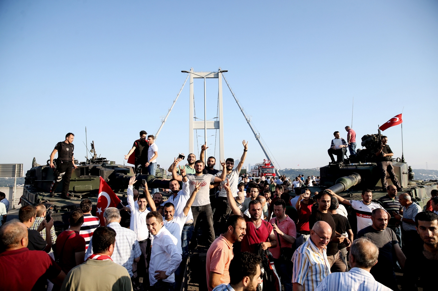 Turcia. Populatia reacționeaza la lovitura de stat