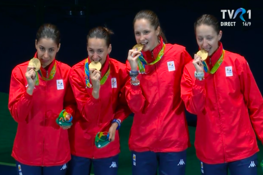 Echipa feminină de spadă a României