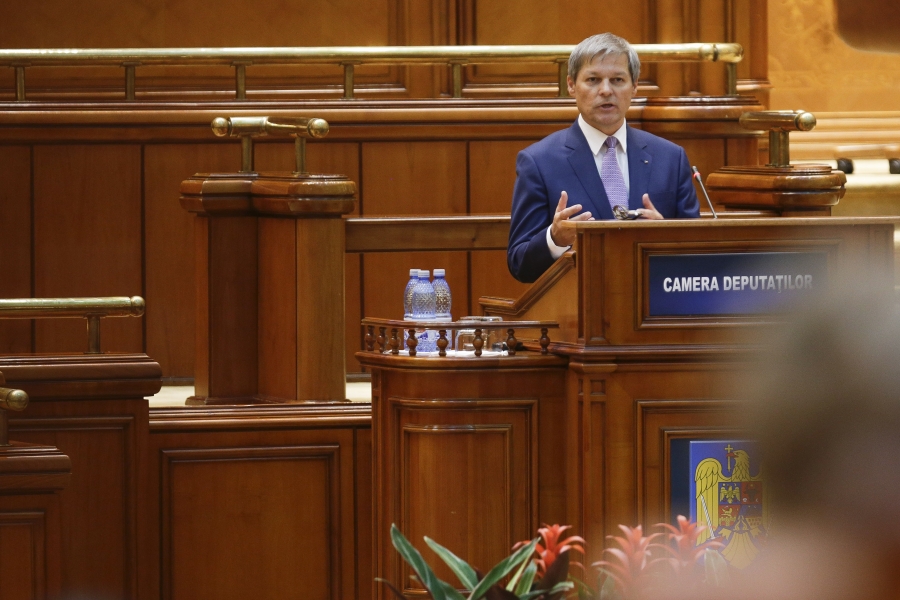 Dacian Cioloș în fața Parlamentului