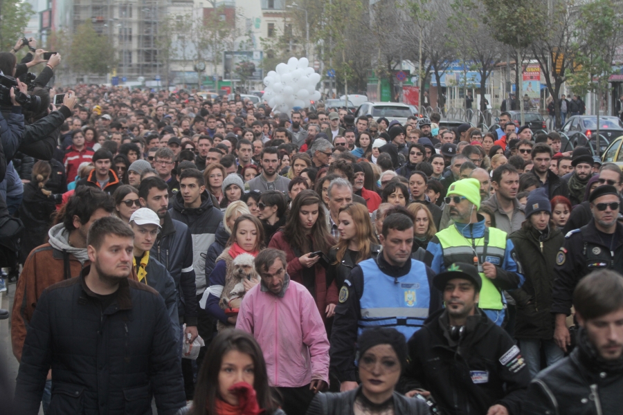 Marș tăcut pentru Colectiv