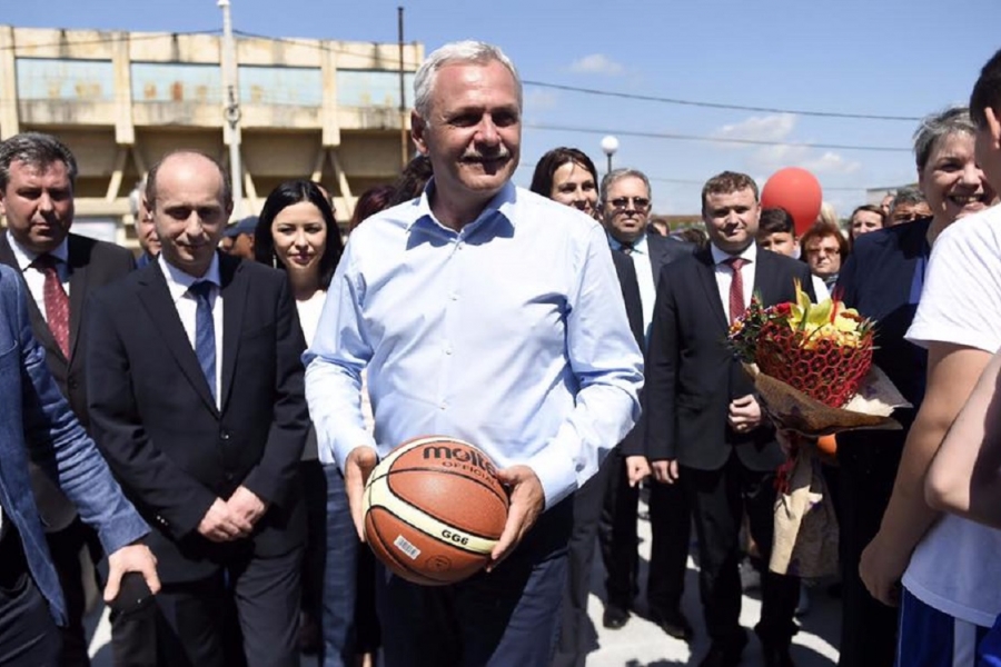 Liviu Dragnea cu mingea