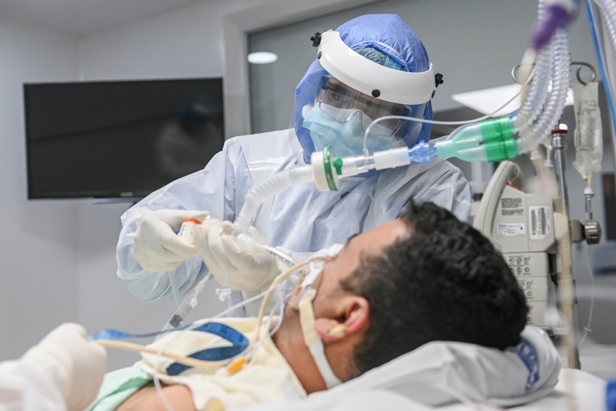 intensive care - Foto Joaquin Sarmiento / AFP / Profimedia