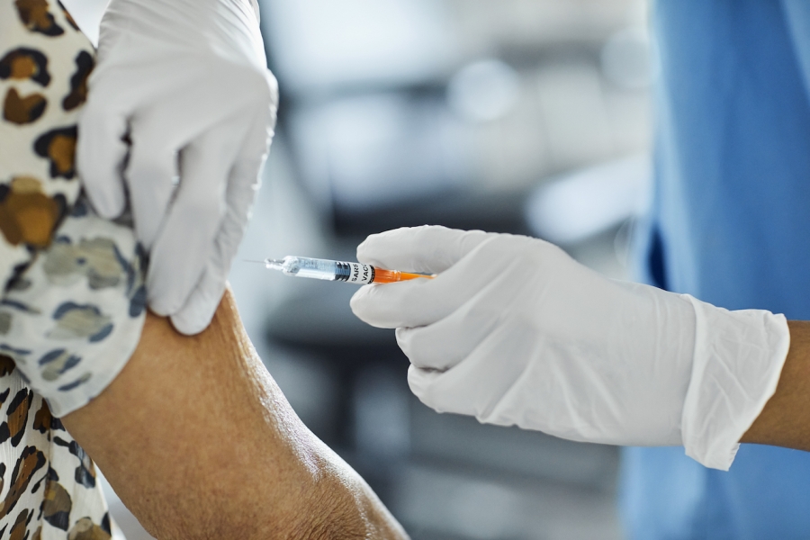 Vaccinare în braț
