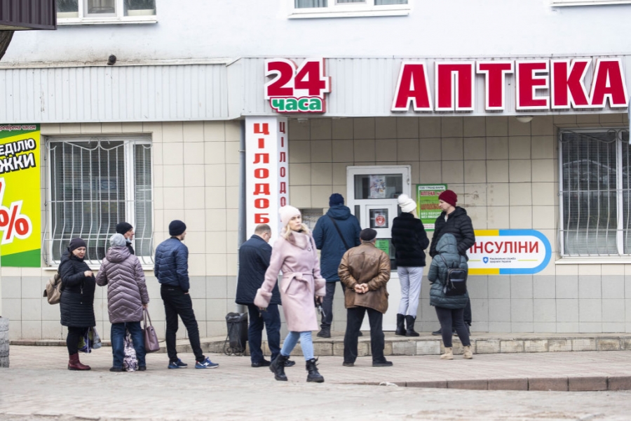 Ucraina - coada la ATM - Foto: Getty Images