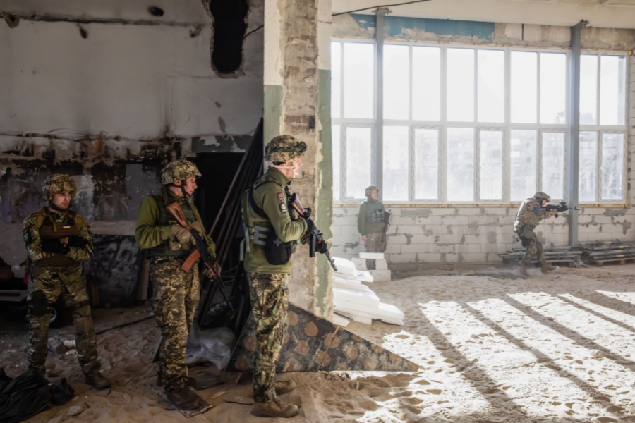 Soldați ucraineni apărând Kievul 