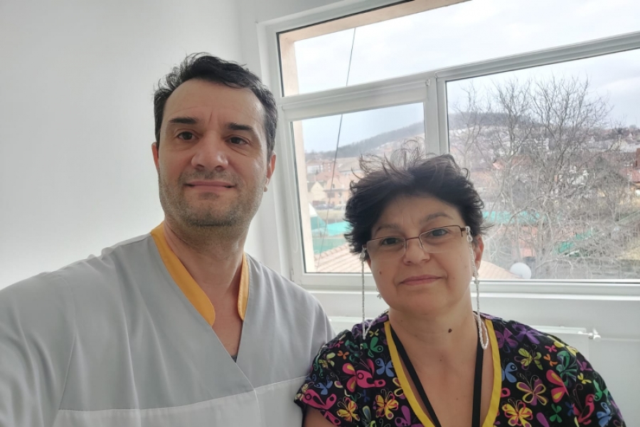 Dr. Vaso Edvin și asistenta șefă Gabriela Lazar