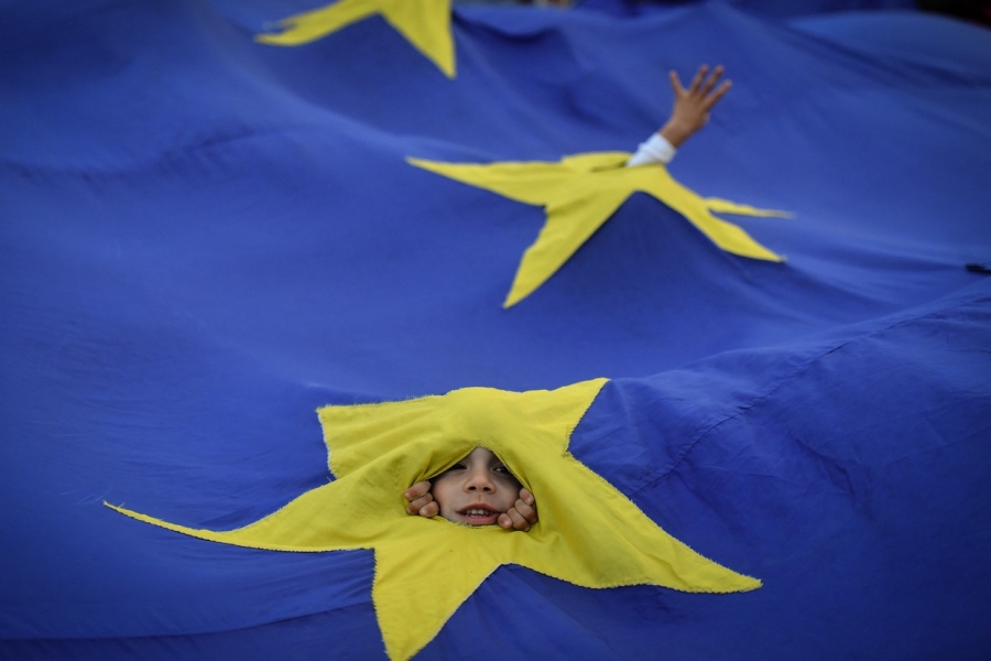 Copil steagul UE - Profimedia