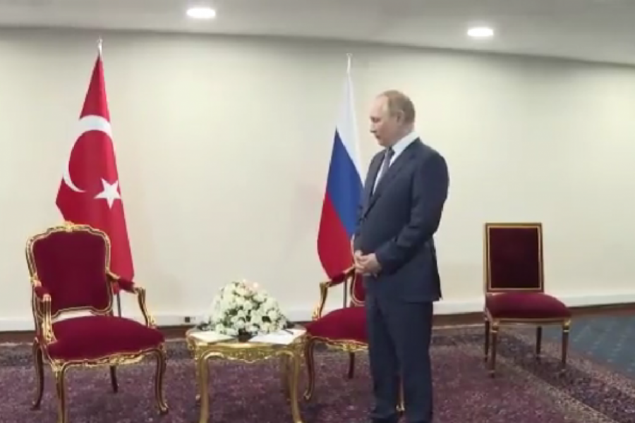 Putin, așteptându-l pe Erdogan