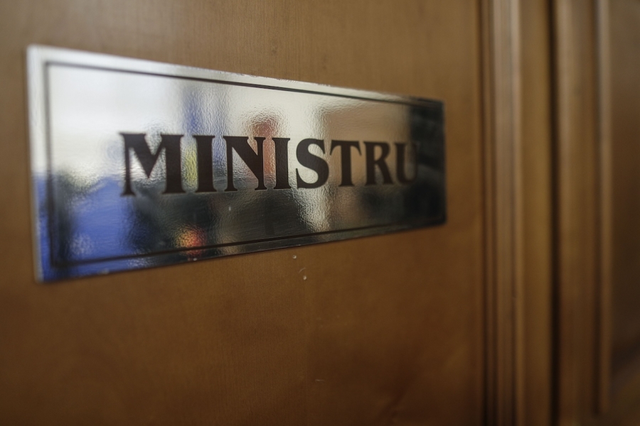 Ministru ușă