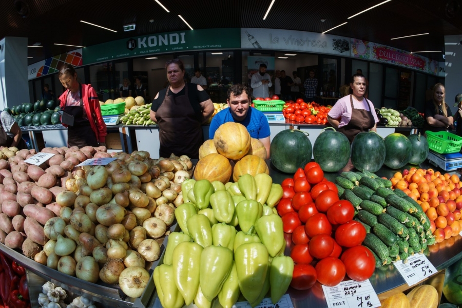 Imagine cu o piață de legume din București. Foto: Lucian Alecu / Shutterstock Editorial / Profimedia  