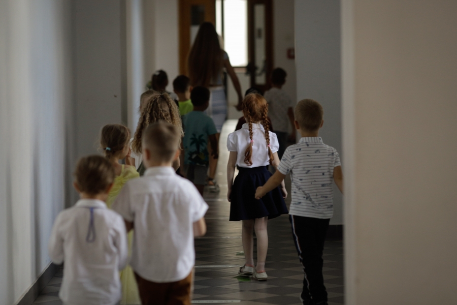 Imagine sugesivă cu copii într-o școală. Foto: Inquam Photos / George Călin