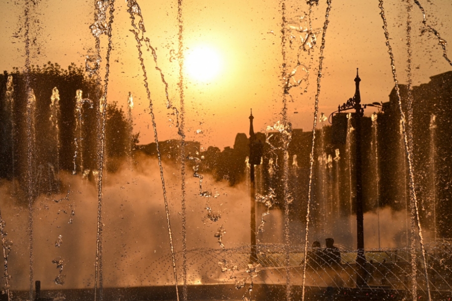Imagine cu val de căldură din București. Foto: Daniel MIHAILESCU / AFP / Profimedia