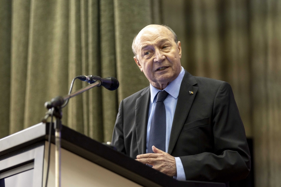 Imagine cu Traian Băsescu vorbind pe o scenă.  Foto: Inquam Photos / Elena Covalenco