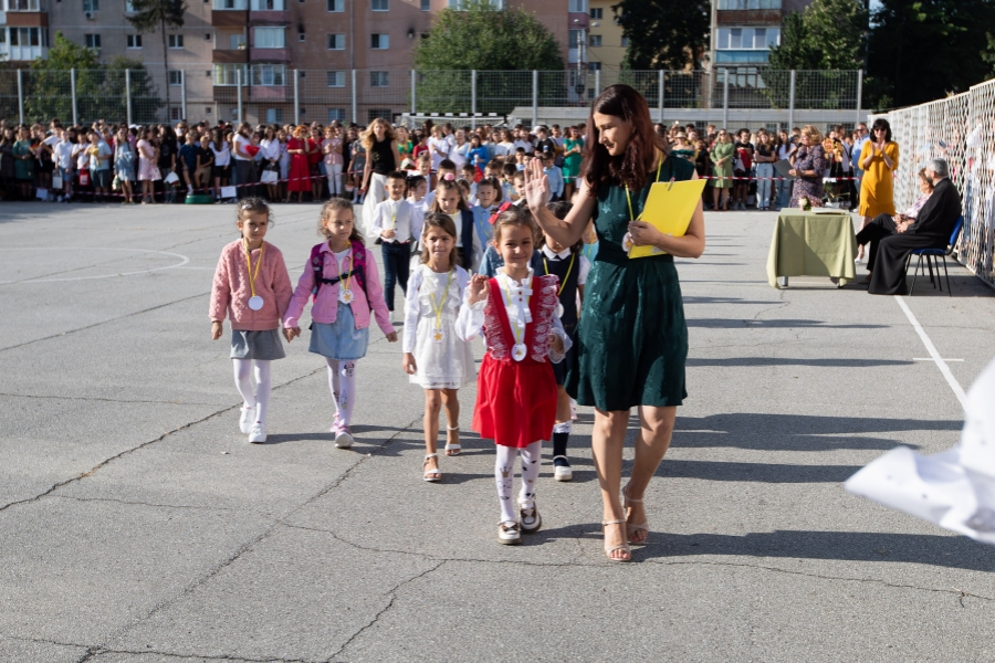 Festivitatea de deschidere a noului an scolar la Scoala Gimnaziala nr. 7 "Sfanta Maria" din Timisoara. Foto: INQUAM PHOTOS/Virgil Simonescu