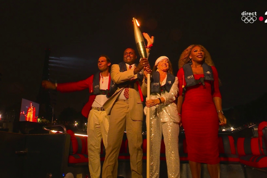 Imagine pentru istorie: Rafa Nadal, Serena Williams, Carl Lewis și Nadia Comaneci în aceeași barcă. Foto: Info France 2 via The Olympic Games/X