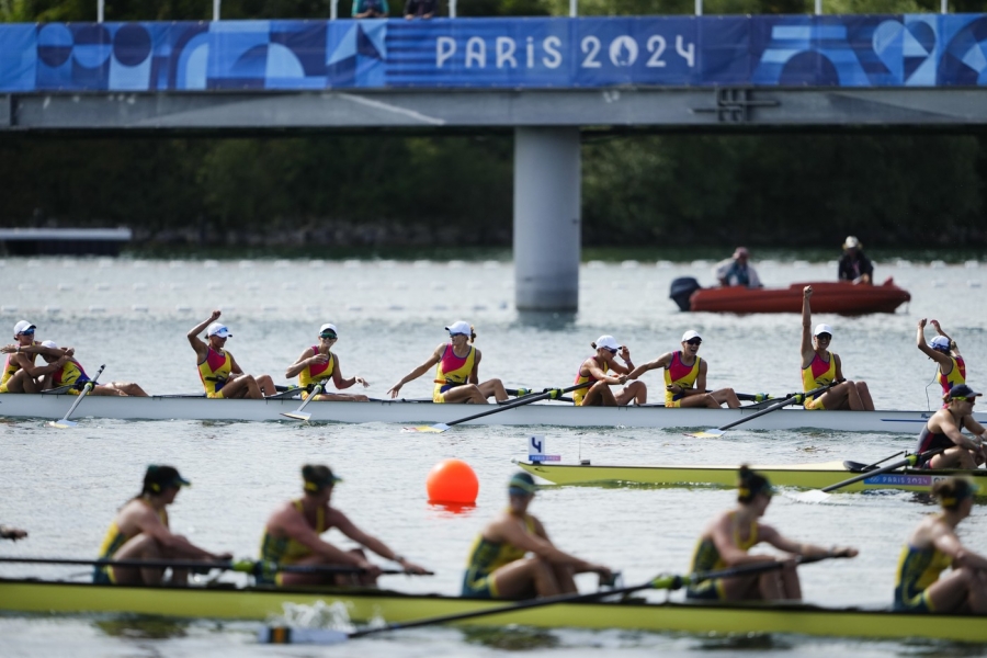 Echipajul de 8+1 feminin