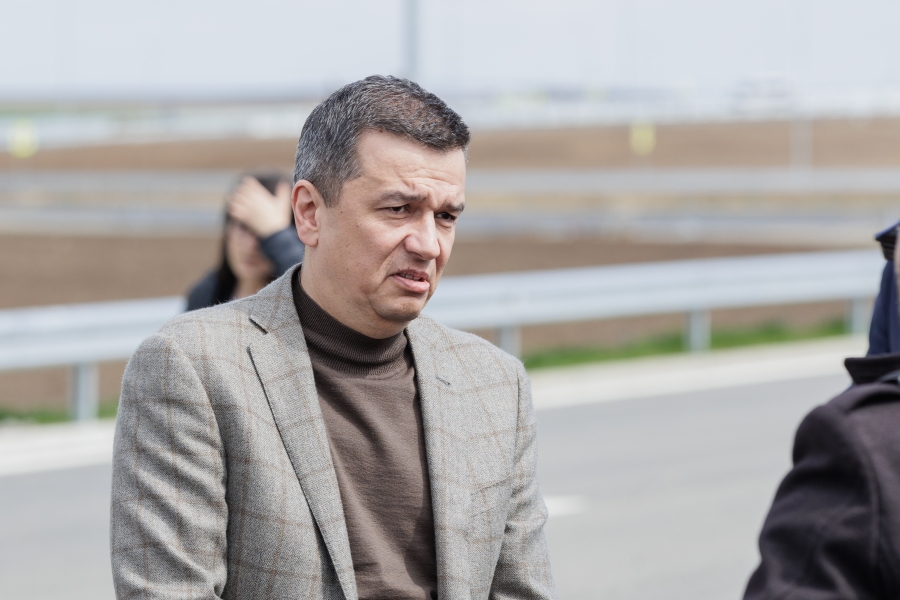 Ministrul Transporturilor, Sorin Grindeanu, întrebat în cadrul emisiunii „În fața ta”.. Foto: Bogdan Buda/ Inquam Photos