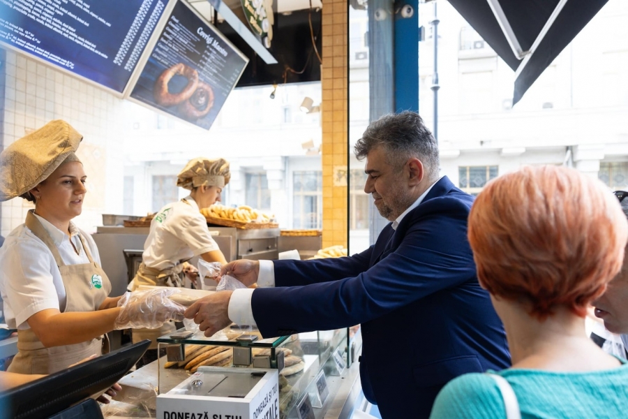 Marcel Ciolacu la coadă la covrigi