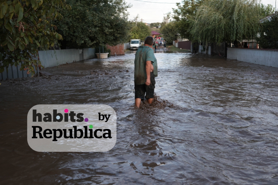 Imagine cu oameni afectați de ciclonul extratropical Boris. Foto: Inquam Photos / George Călin