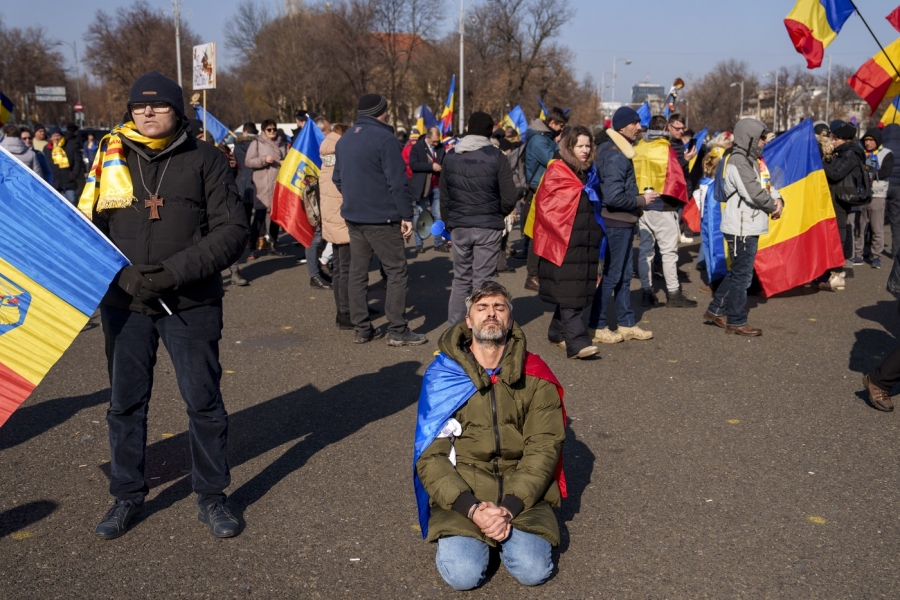 protest - călin georgescu