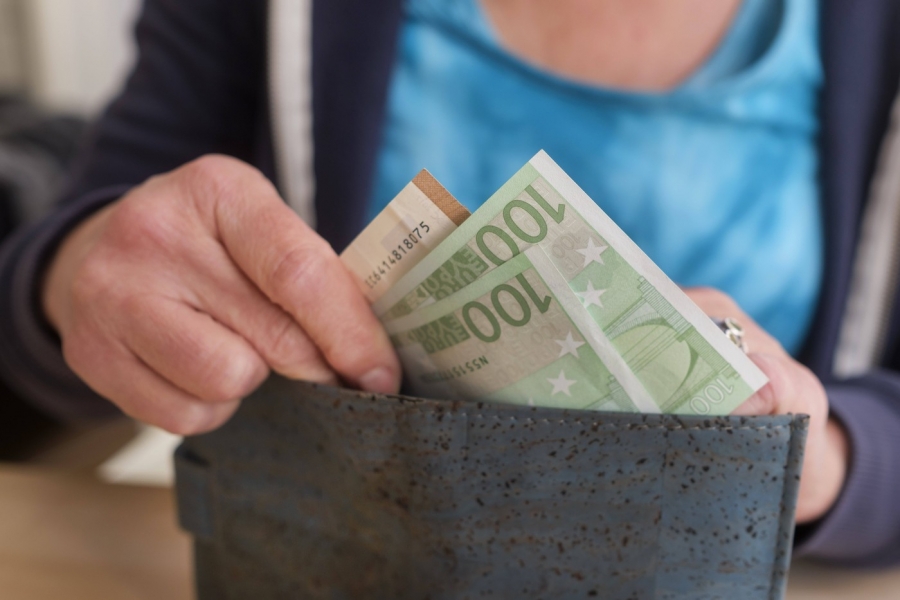 paying euro