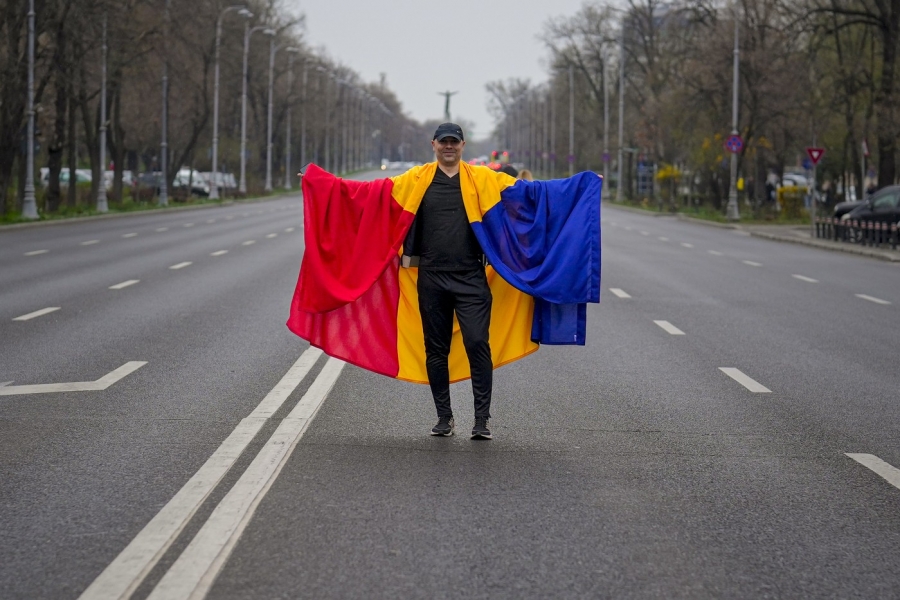 Drapel pe stradă AUR