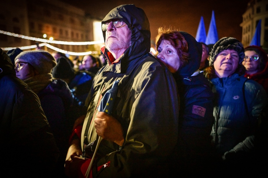 Protest în Piața Universității, manifestanți în vârstă