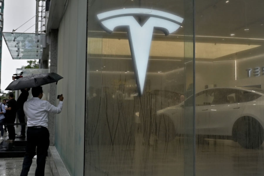Tesla iulie