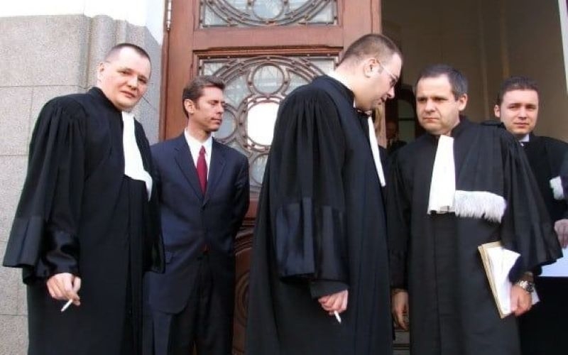 Magistrați la tigara