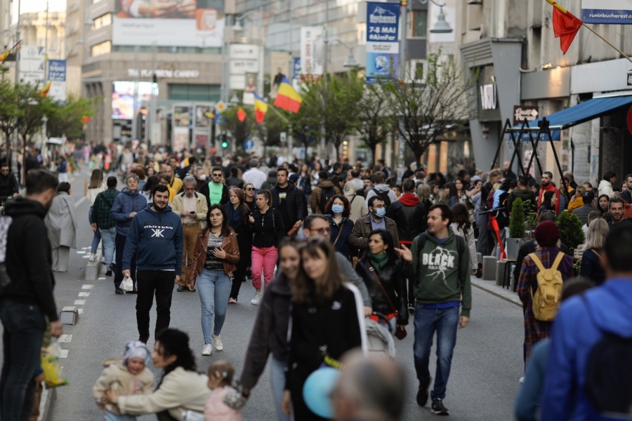 Tineri pe Calea Victoriei