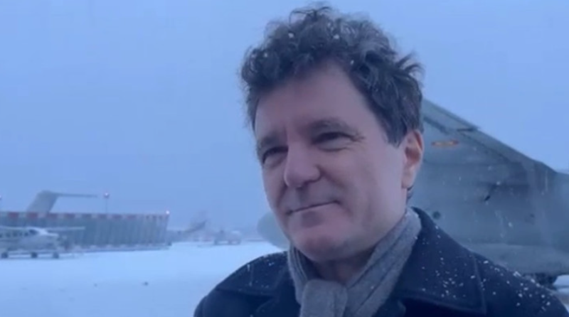 Nicusor Dan blocat la Paris