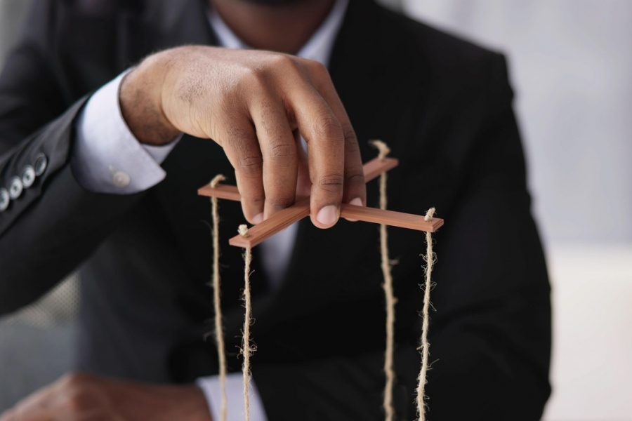 marioneta - manipulare