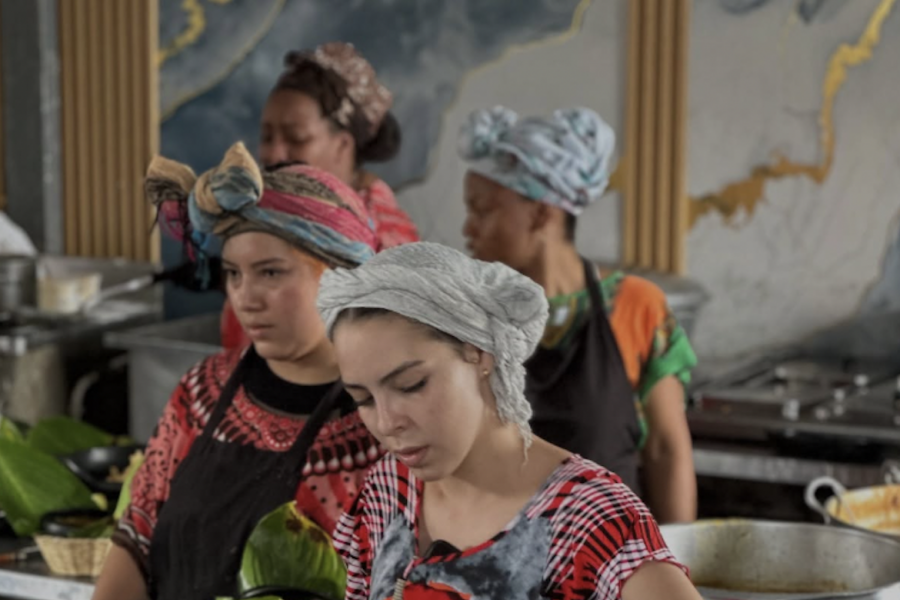 Restaurant Columbia femei / sursa foto: Instagram Florin Negrutiu