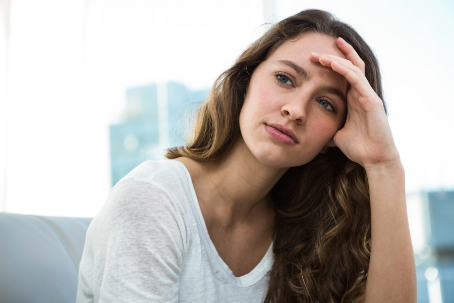 Femeie introspectie / sursa foto: Profimedia