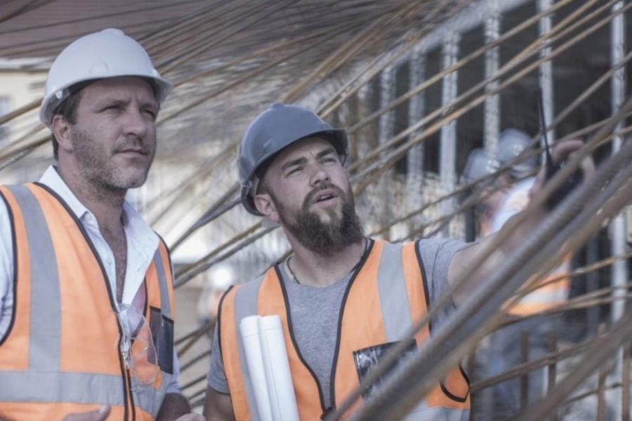 2 Muncitori în construcții