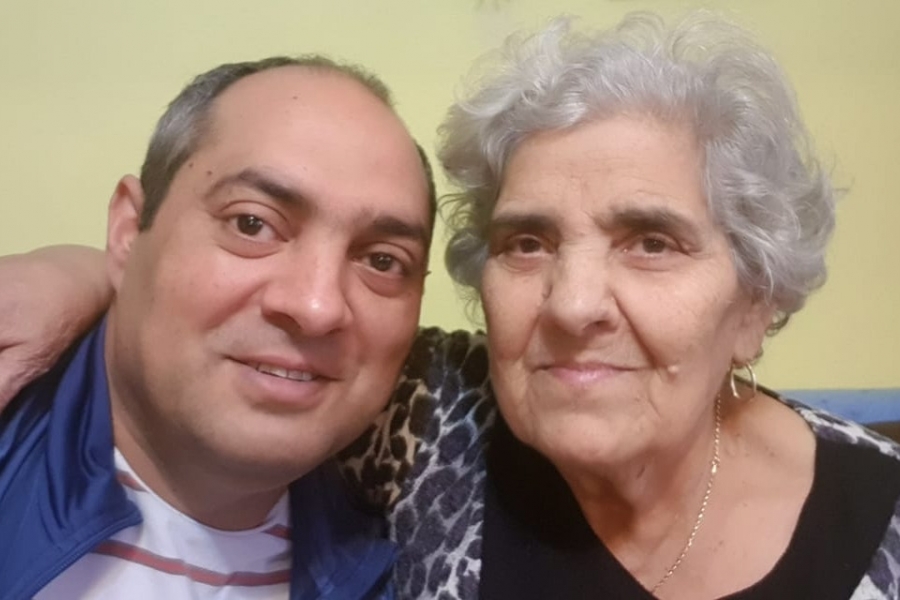 Gelu Duminica si mama lui