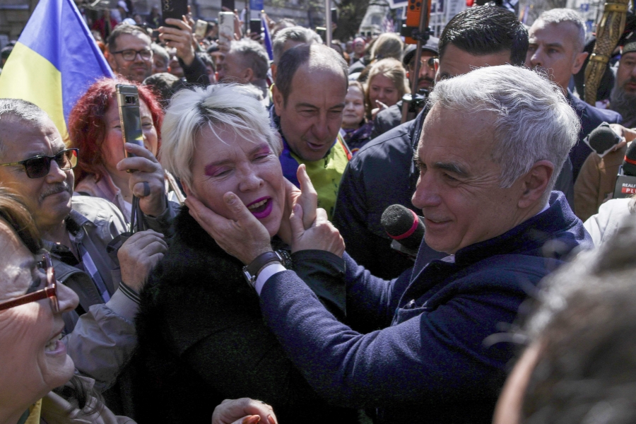 Calin Georgescu cu sustinatorii