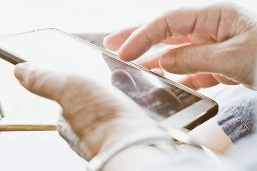 persoana cu telefon