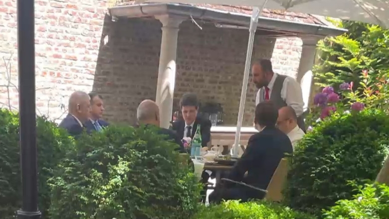 Nicusor Dan la masa cu Pahontu