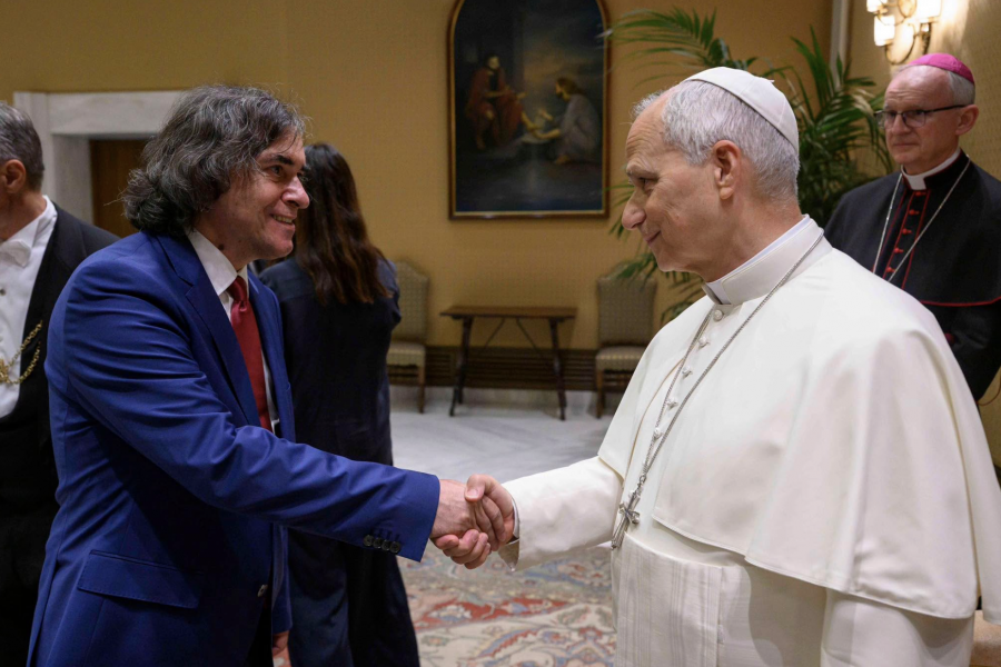 Mircea Cărtărescu a fost primit la Vatican de Papa Leon, alături de alți scriitori din întreaga lume