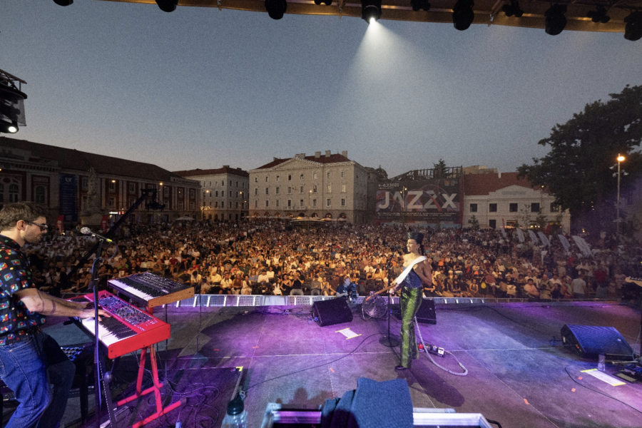 Într-o lume a algoritmilor, un festival precum JAZZx rămâne unul dintre puținele locuri unde mai poți fi surprins