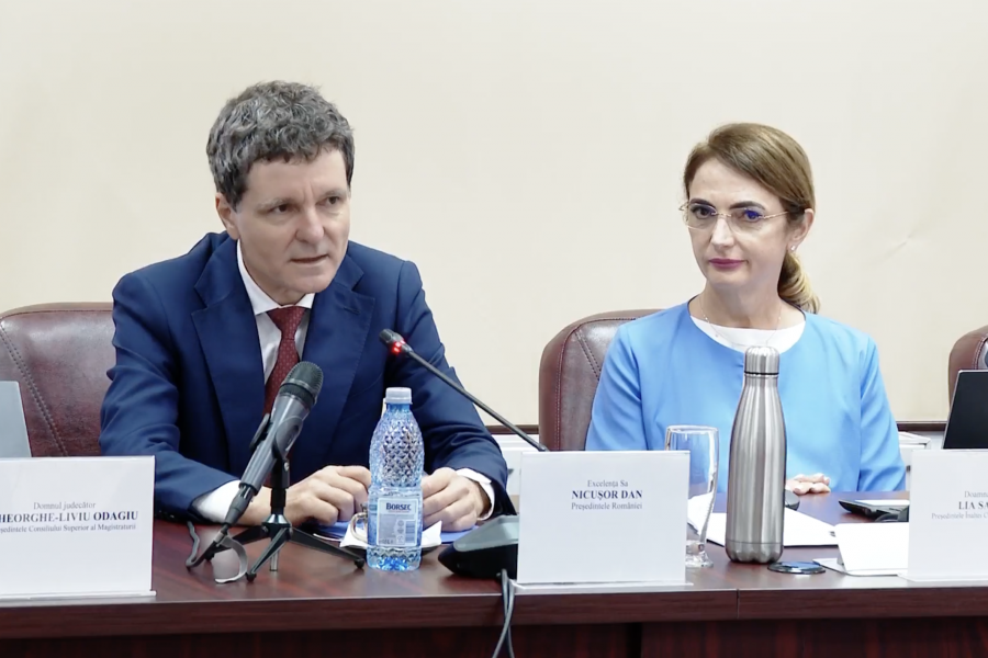 Cele 4 paradoxuri ale lui Nicușor Dan. Dacă nu deschide ușa pentru a da explicații, președintele riscă să devină irelevant politic