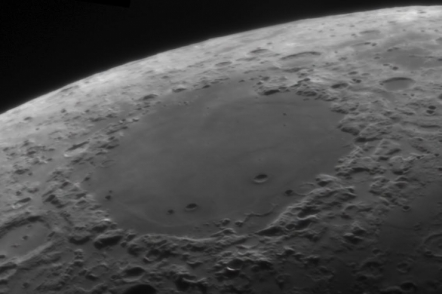Marea Crizelor de pe Luna, de marimea Romaniei